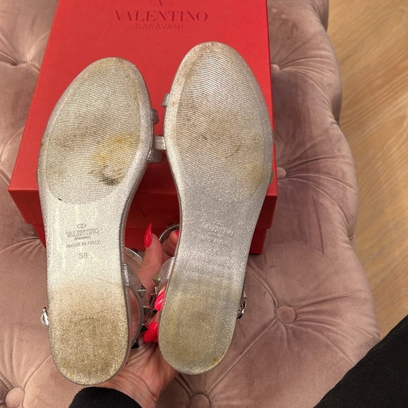 Valentino Garavani gladiator sandal in PVC jelly with signature Rockstud accents - Picture 5 of 8